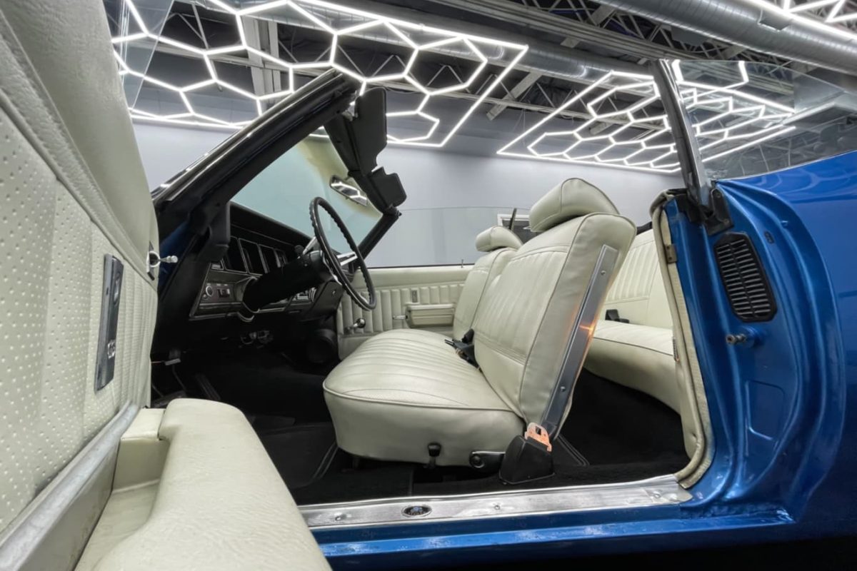 1971-Convertible-Buick-GS-Interior-Side-View