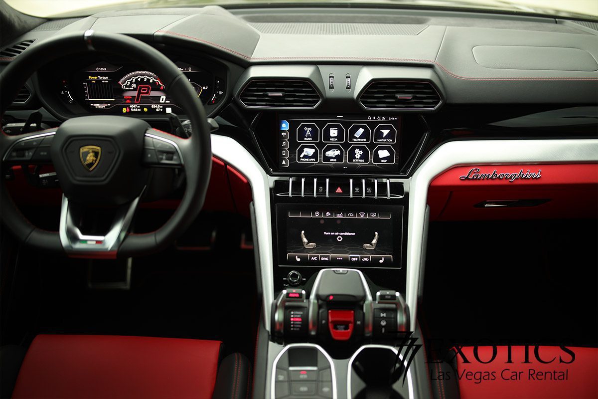Lamborghini-Urus-Dashboard-View