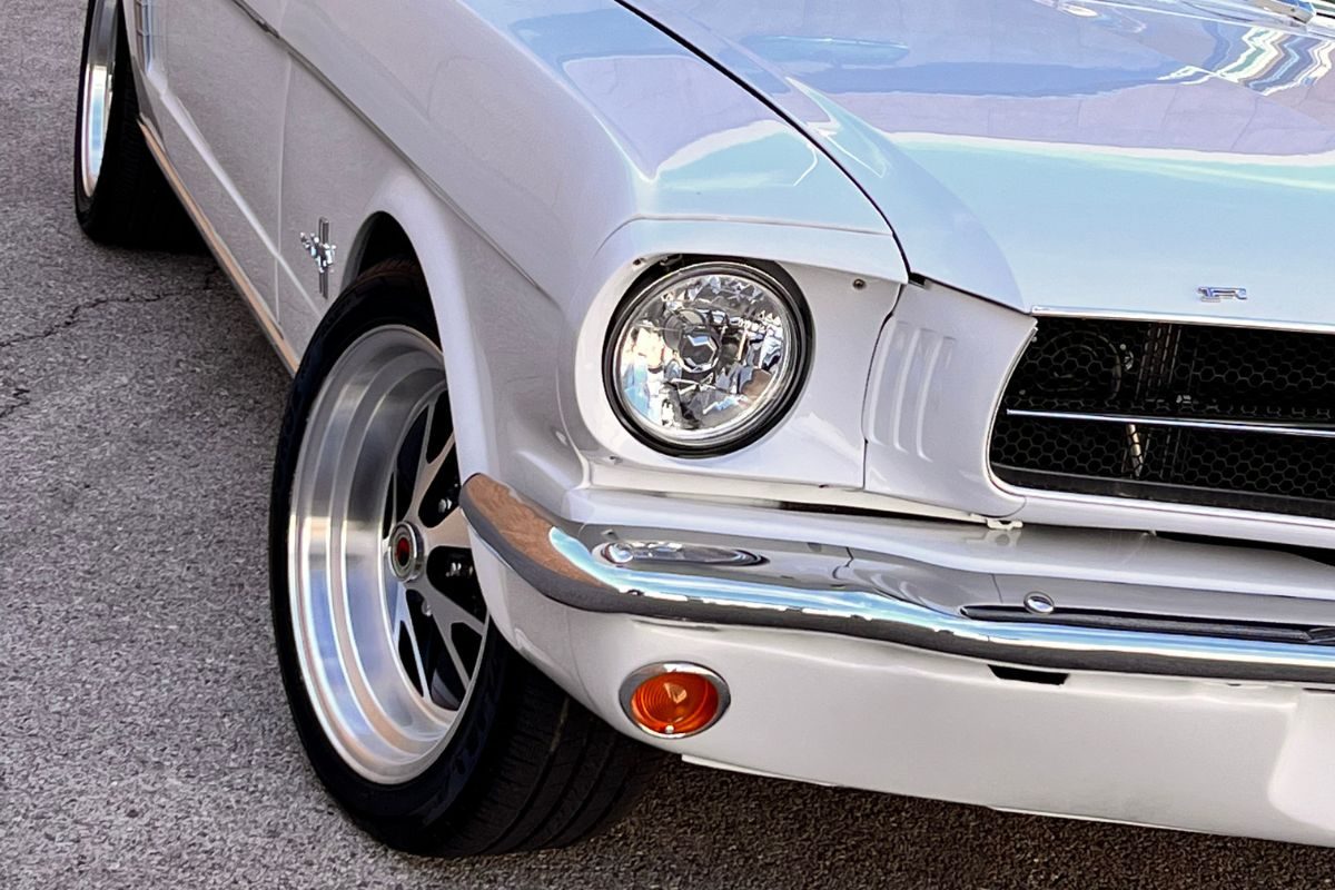 Las-Vegas-1965-white-ford-mustang-front-head-light-view-i