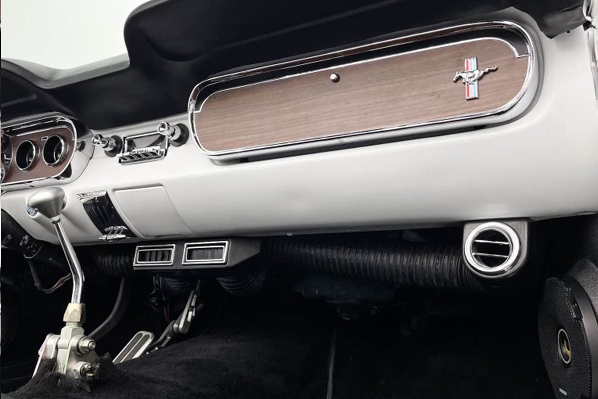 Las-Vegas-1965-white-ford-mustang-right-dashboard-view