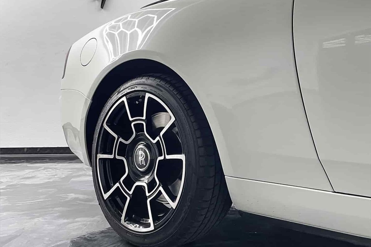 Las-Vegas-Rolls-Royce-Dawn-back-half-side-view