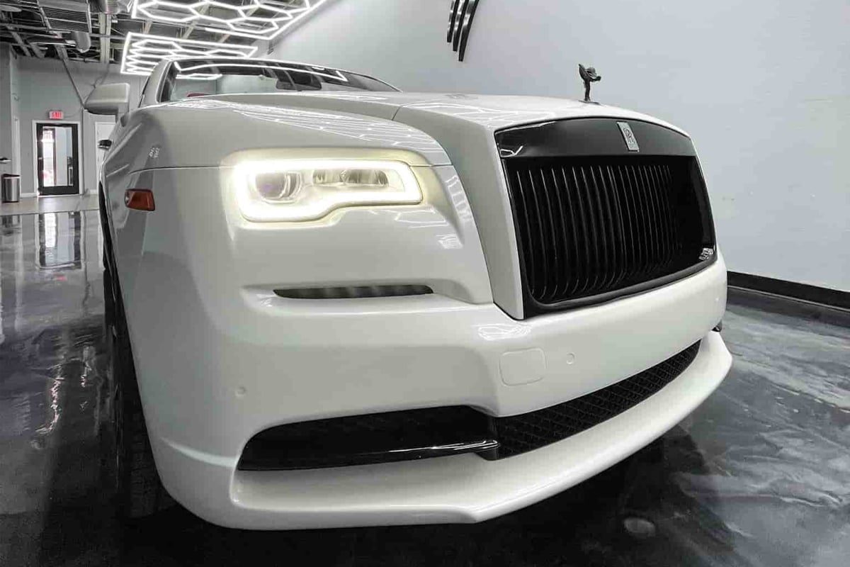 Las-Vegas-Rolls-Royce-Dawn-fside-view