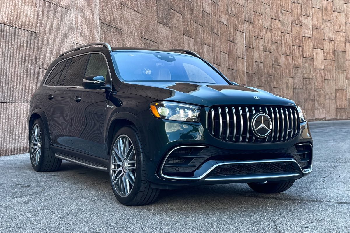 Mercedez GLS63 Right Side Front View