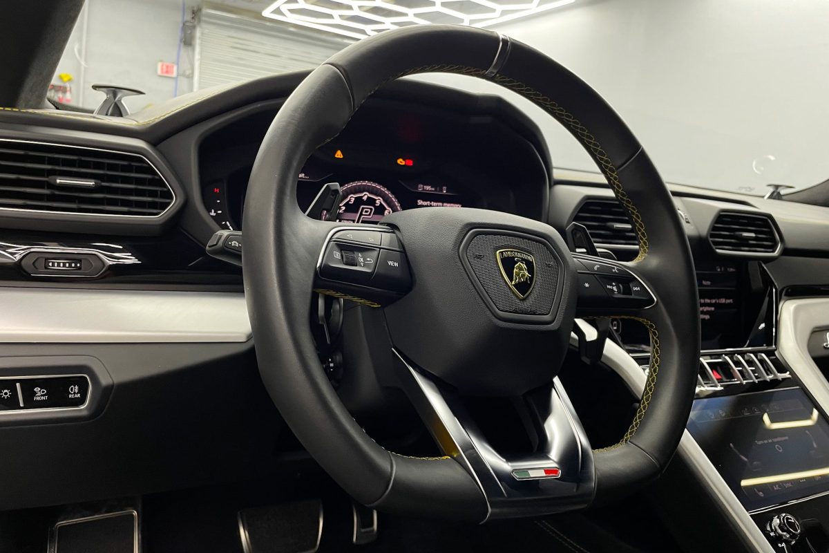 lamborghini-steering-wheel-min.jpg