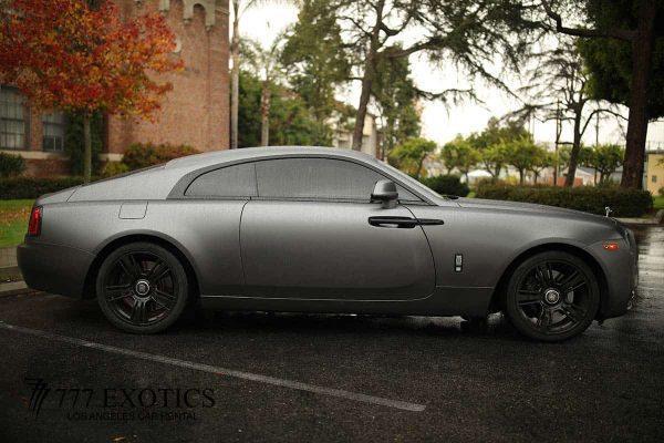 side view of rolls royce wraith