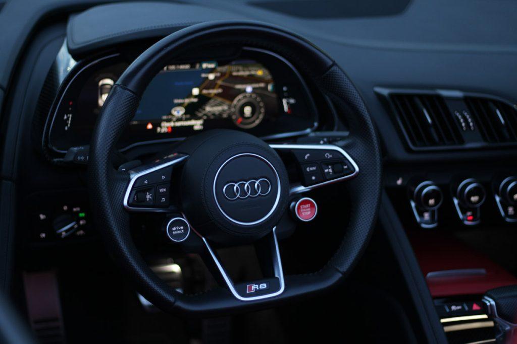 steering wheel of audi r8