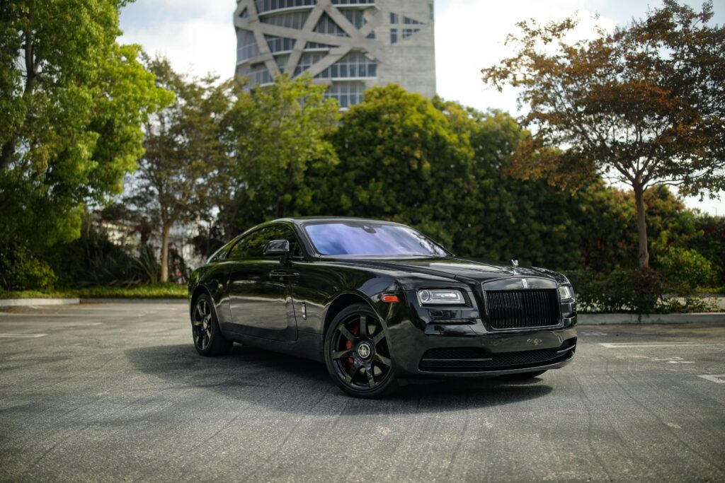 Rolls-Royce-Wraith-Black-01-