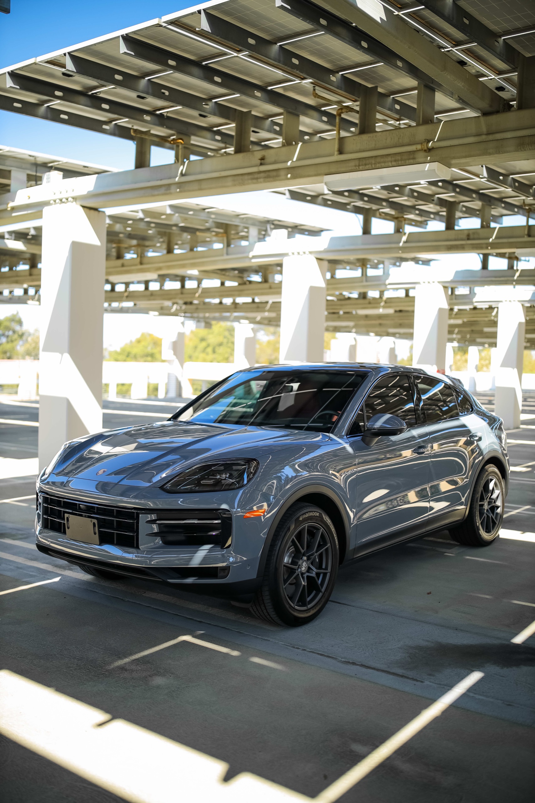Front three-quarter view of the Nardo Grey Porsche Cayenne