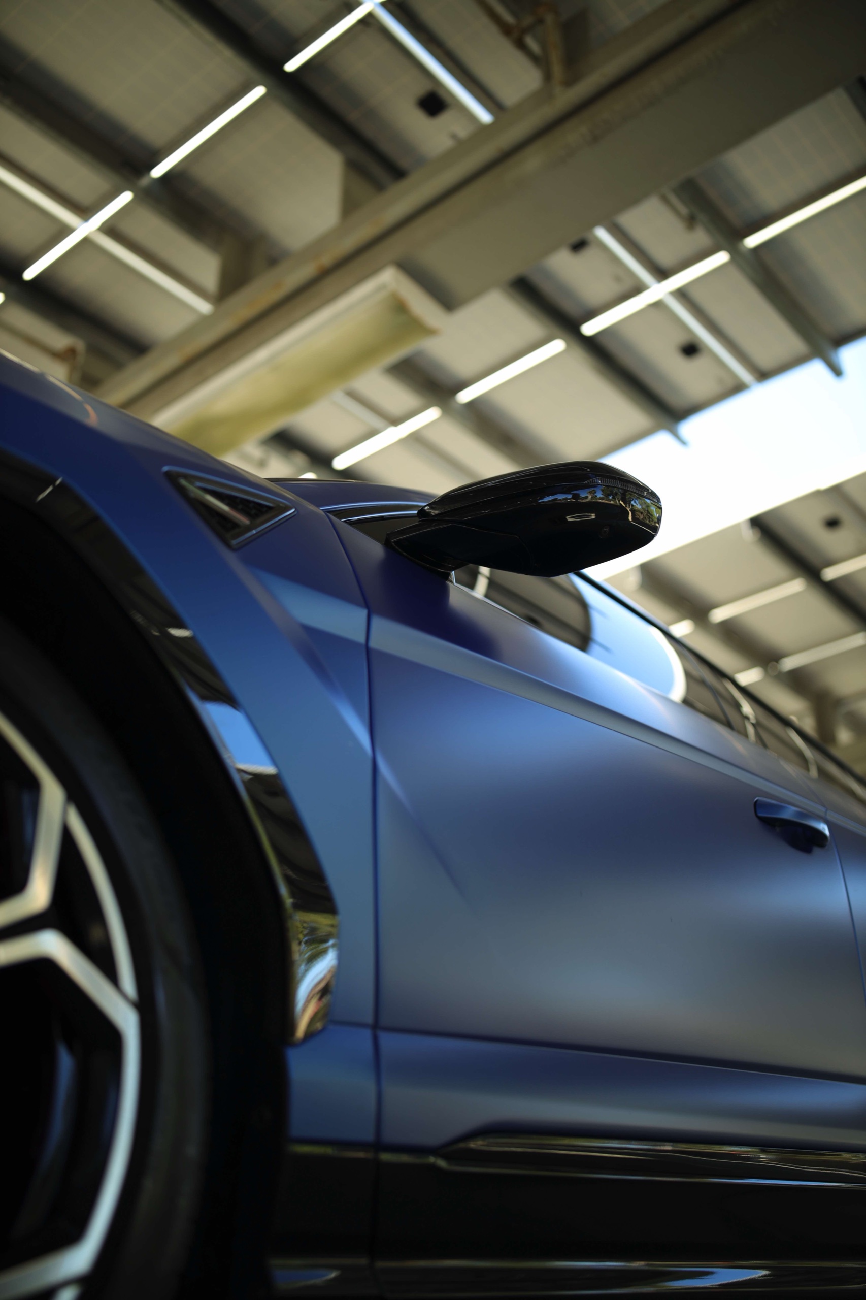 Lamborghini Urus S side mirror and Frozen Blue door