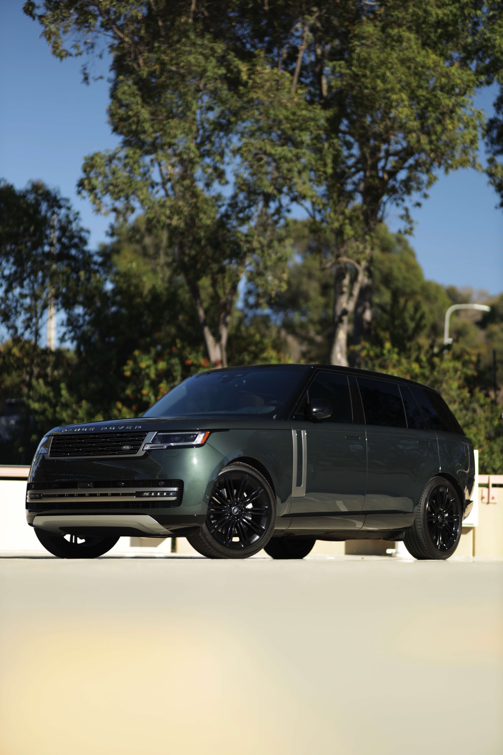 Low front view of green Range Rover SE P400 and grille