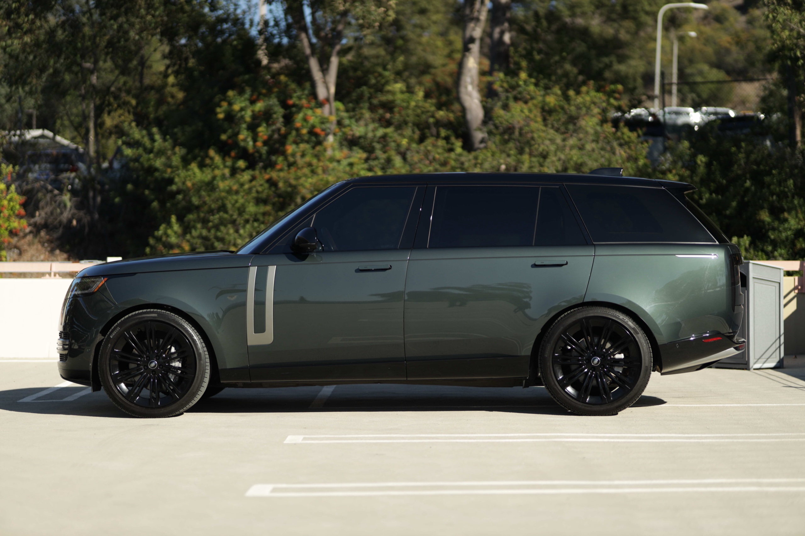Green Range Rover SE P400 side profile