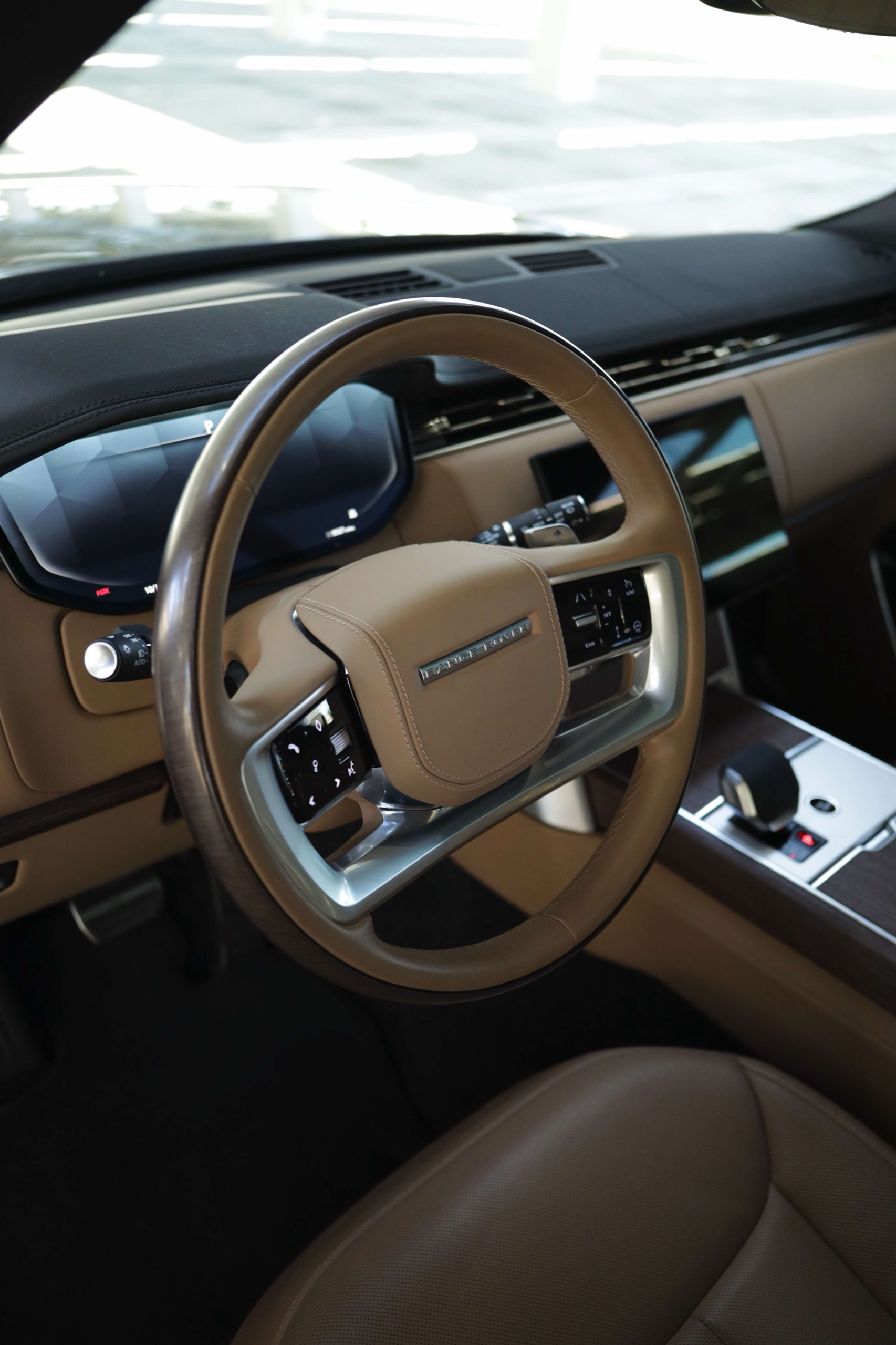 Range Rover SE P400 steering wheel and digital instrument display