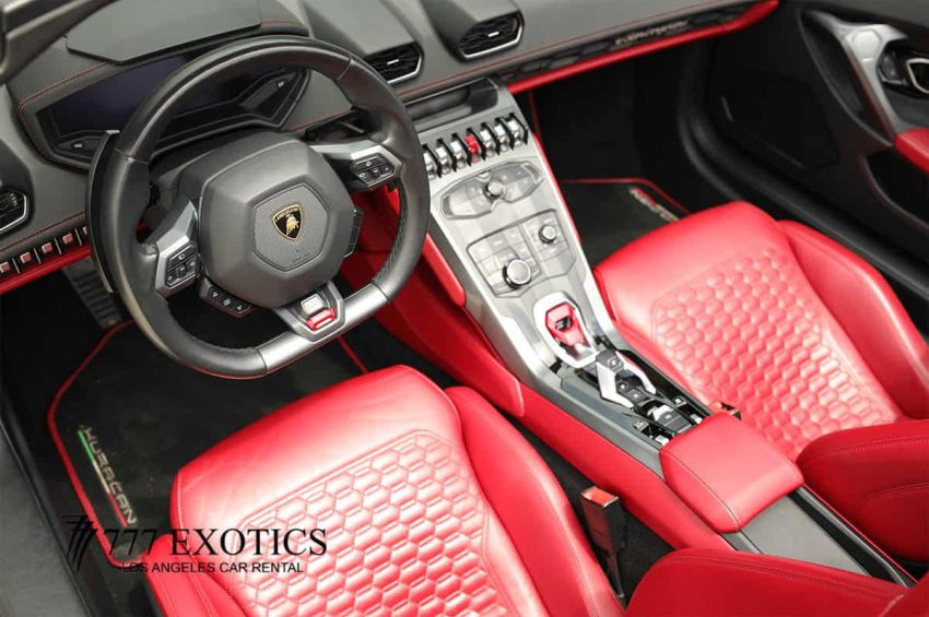 dashboard of black huracan spyder