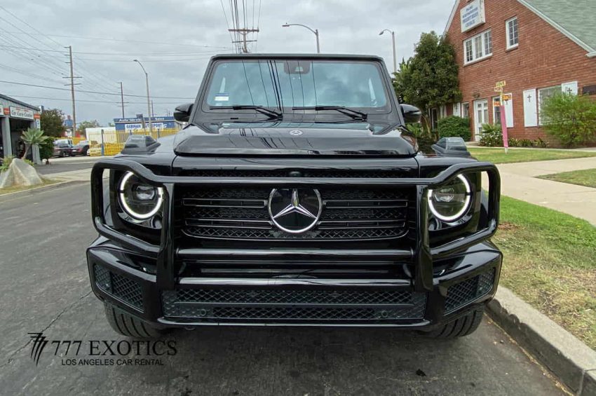 front view of black g wagon