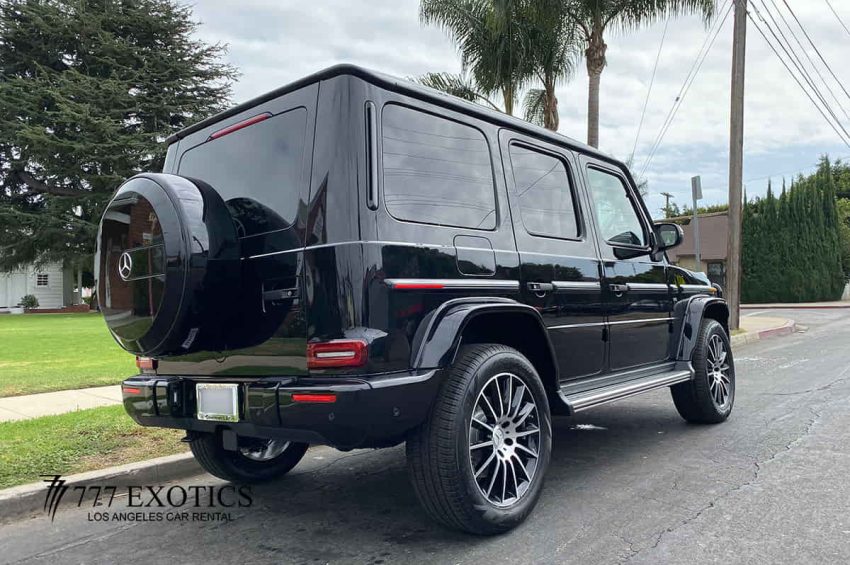rear of black g wagon