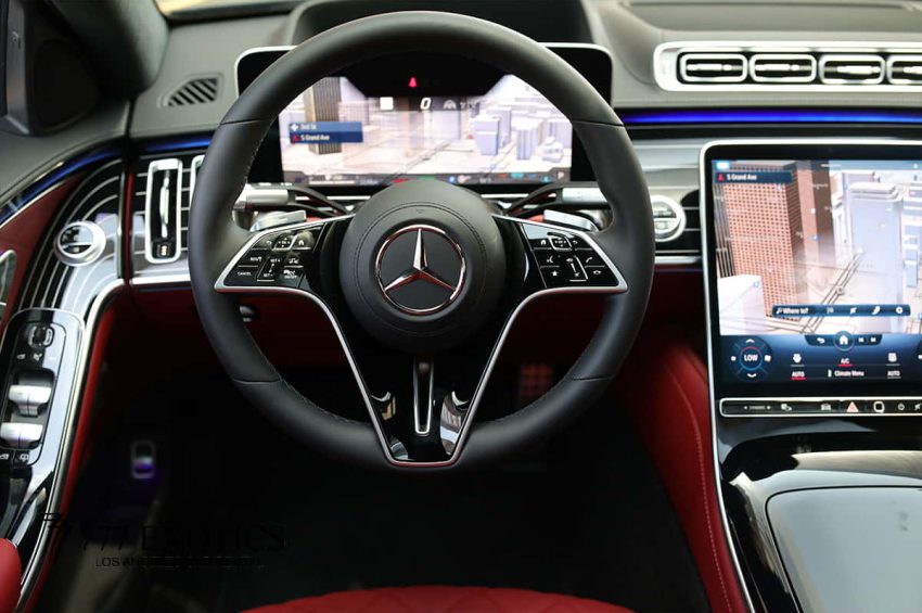 steering wheel of black mercedes benz s580