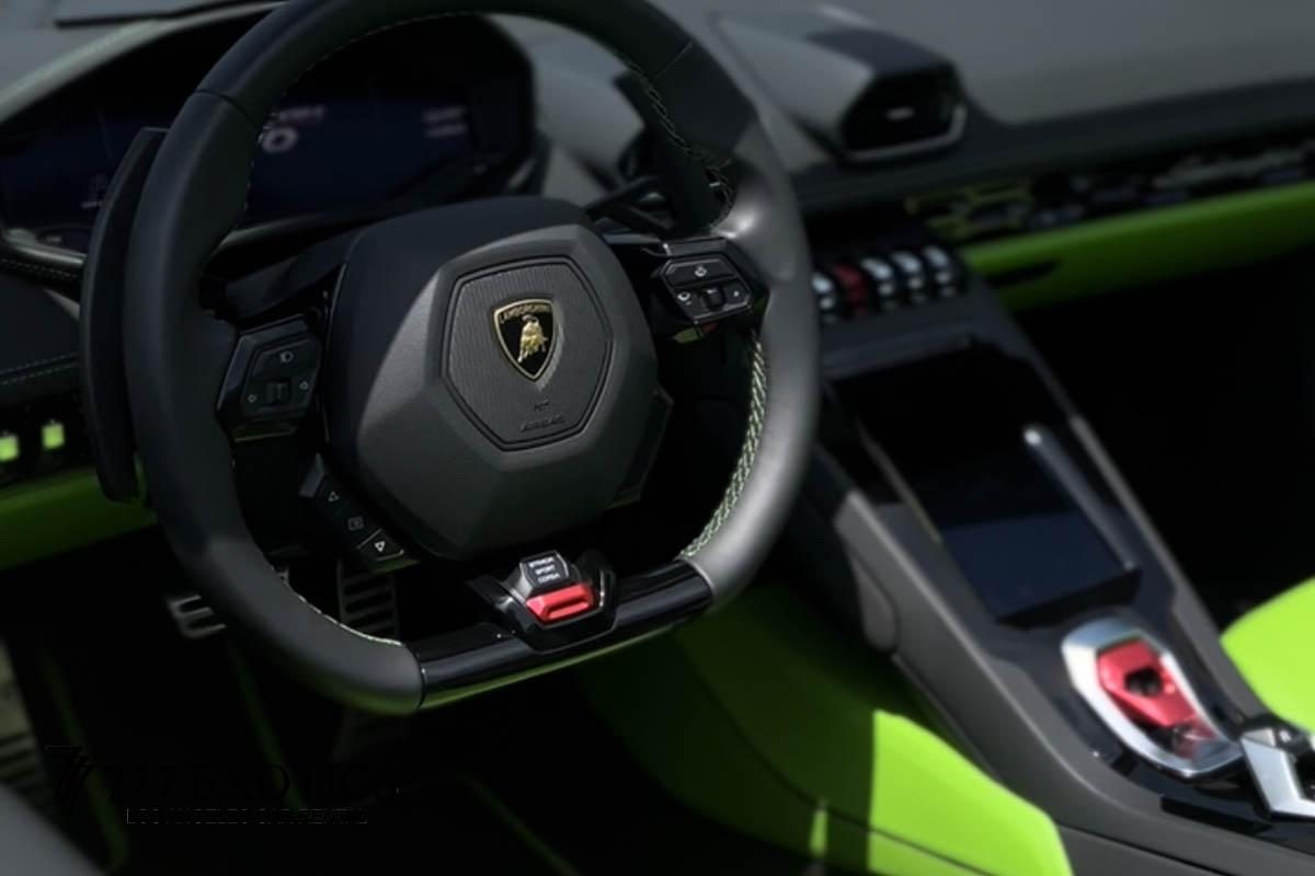 steering wheel of lamborghini evo spyder