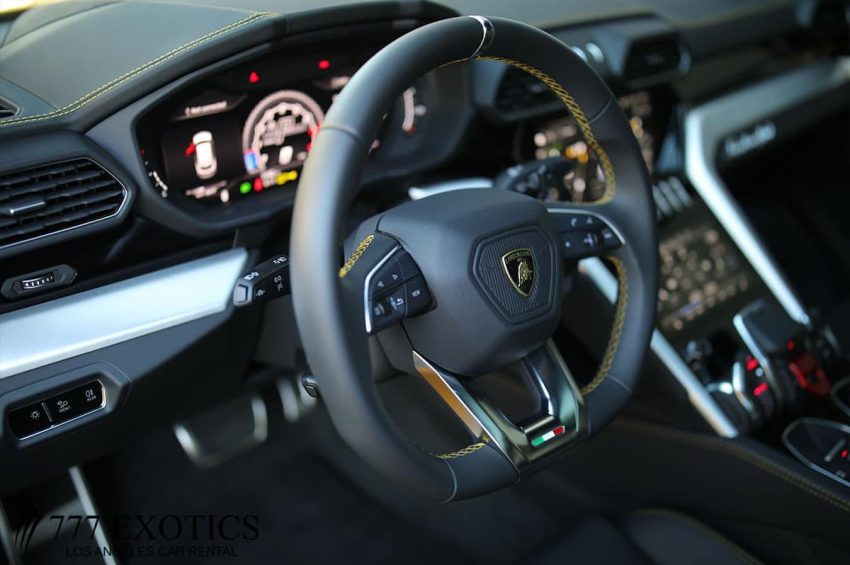 steering wheel of lamborghini urus