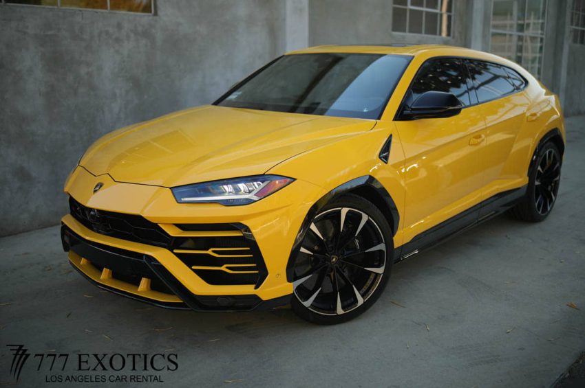 top front corner view of lamborghini urus
