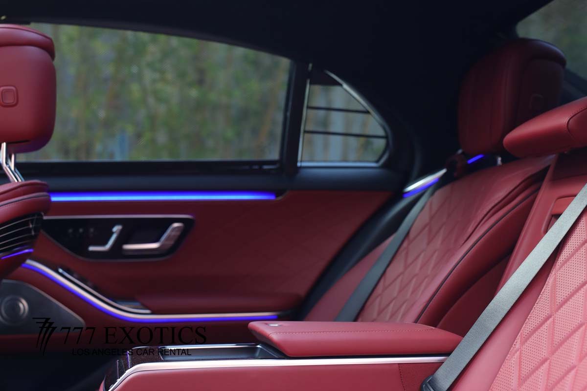 passenger leather seats of white s580