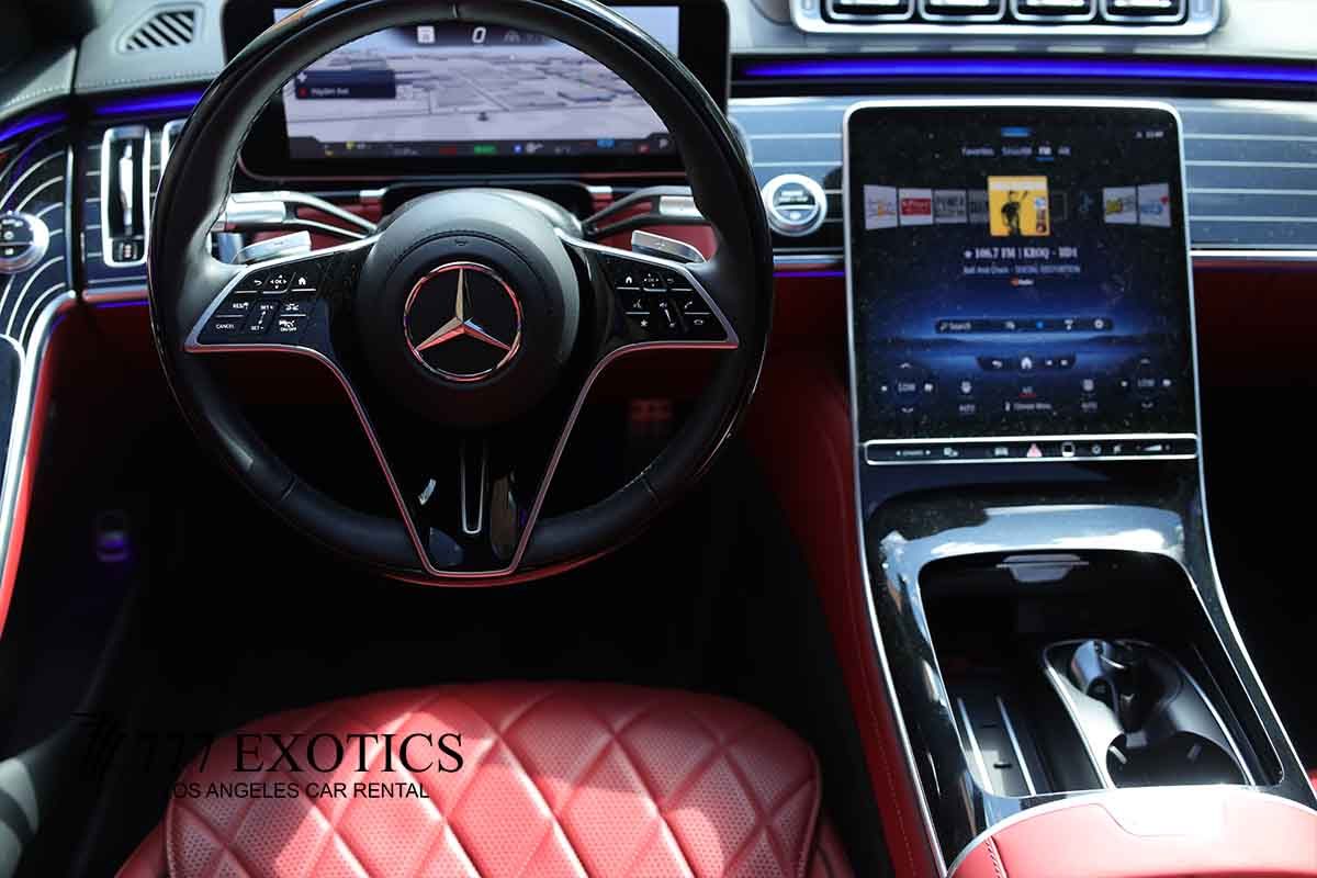 steering wheel of white s580