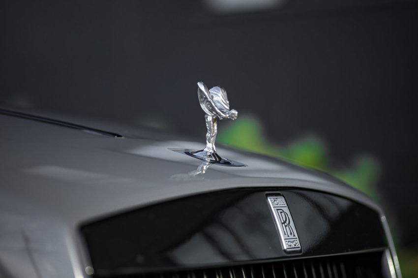 Rolls-Royce-Wraith-front-hood-ornament