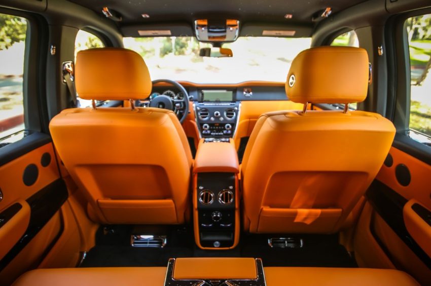 Rolls-royce-cullinan-white-interior